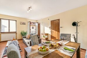 Family Apartment, Multiple Bedrooms (Sunrise in Baveno) | Interior