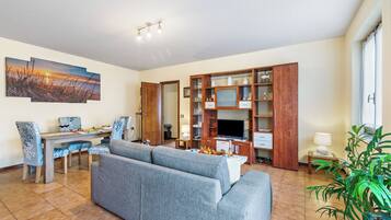 Family Apartment, Multiple Bedrooms (Sunrise in Baveno) | Living area | 22-inch flat-screen TV with digital channels, TV