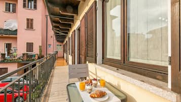 Appartamento familiare, camere multiple (Sunset in Baveno) | Ristorazione all'aperto