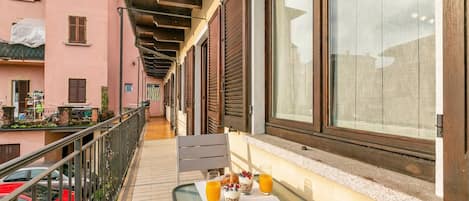 Familie appartement, meerdere slaapkamers (Sunset in Baveno) | Buiten dineren