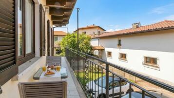 Family Apartment, 1 Bedroom, Balcony (Sunset in Baveno: 1 Bed with Balcony) | Outdoor dining