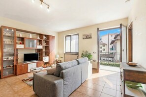 22-inch flat-screen TV with digital channels, TV - Sunset in Baveno (Baveno)