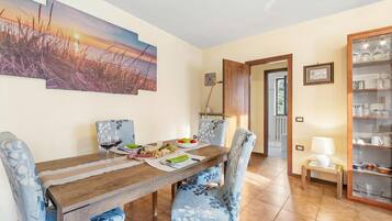 Familienapartment, Mehrere Schlafzimmer (Sunset in Baveno) | Speisen