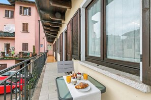 Outdoor dining - Sunset in Baveno (Baveno)