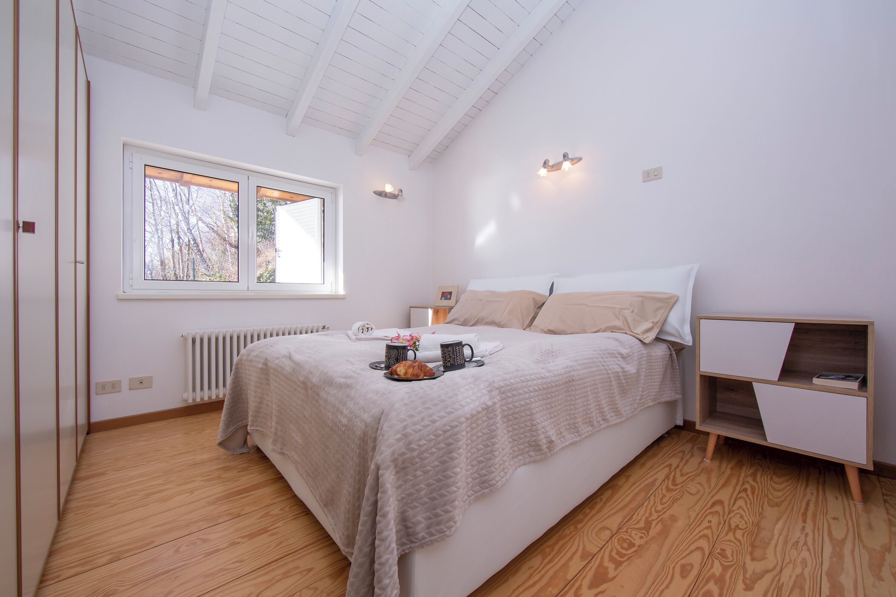 Honeymoon Apartment, 2 Bedrooms, Fireplace, Mountainside (The Perfect View Loft) | 2 bedrooms, WiFi, bed sheets