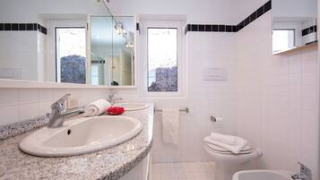 Honeymoon Apartment, Multiple Bedrooms, Mountainside (The Perfect View Loft) | Bathroom | Shower, rainfall showerhead, hair dryer, bidet