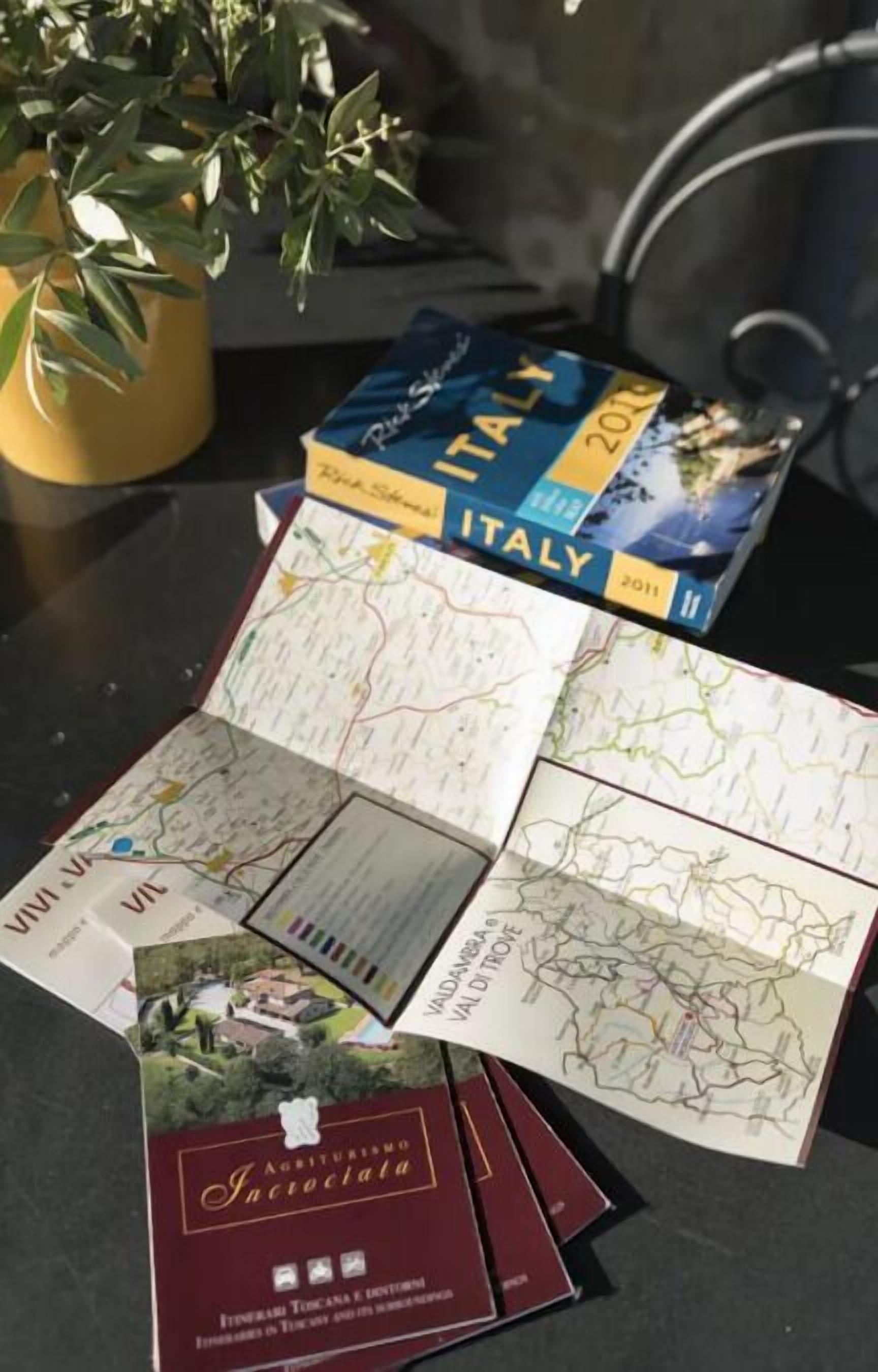 Ein Brettspiel mit dem Titel 'Italien 2011', inklusive Karten und Spielsteinen.