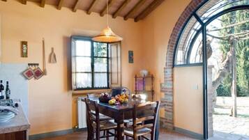 Apartment, 2 Schlafzimmer (Capanna) | Eigene Kochnische | Kühlschrank, Ofen, Herdplatte, Wasserkocher