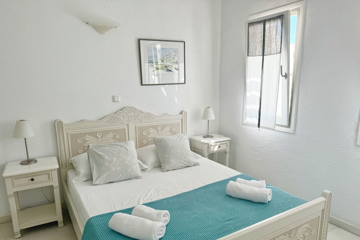 Apartment, 2 Bedrooms, Partial Sea View | 1 bedroom, in-room safe, individually decorated, individually furnished
