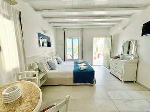 Studio, Sea View