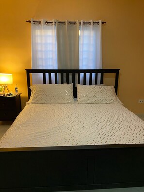 3 chambres, fer et planche à repasser, Wi-Fi, draps fournis