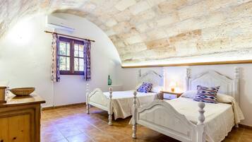 4 Schlafzimmer, BĂŒgeleisen/BĂŒgelbrett, kostenloses WLAN, BettwĂ€sche