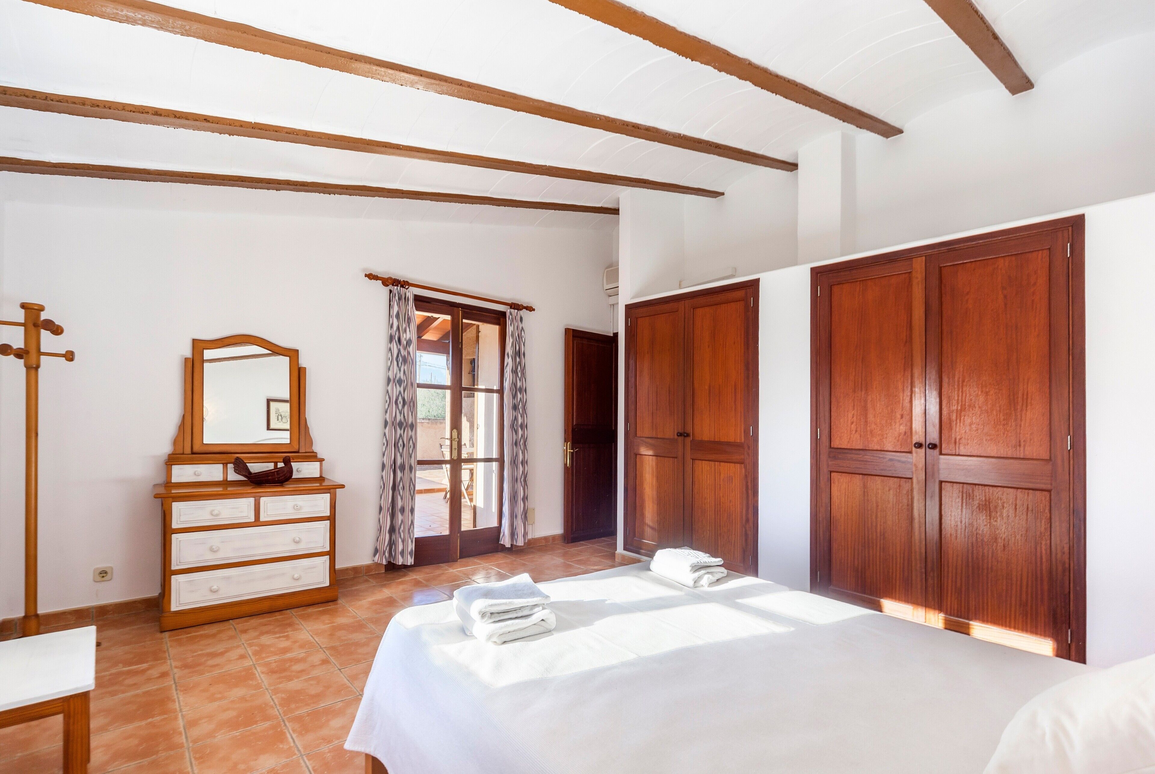 4 chambres, fer et planche à repasser, accès au Wi-Fi (inclus)