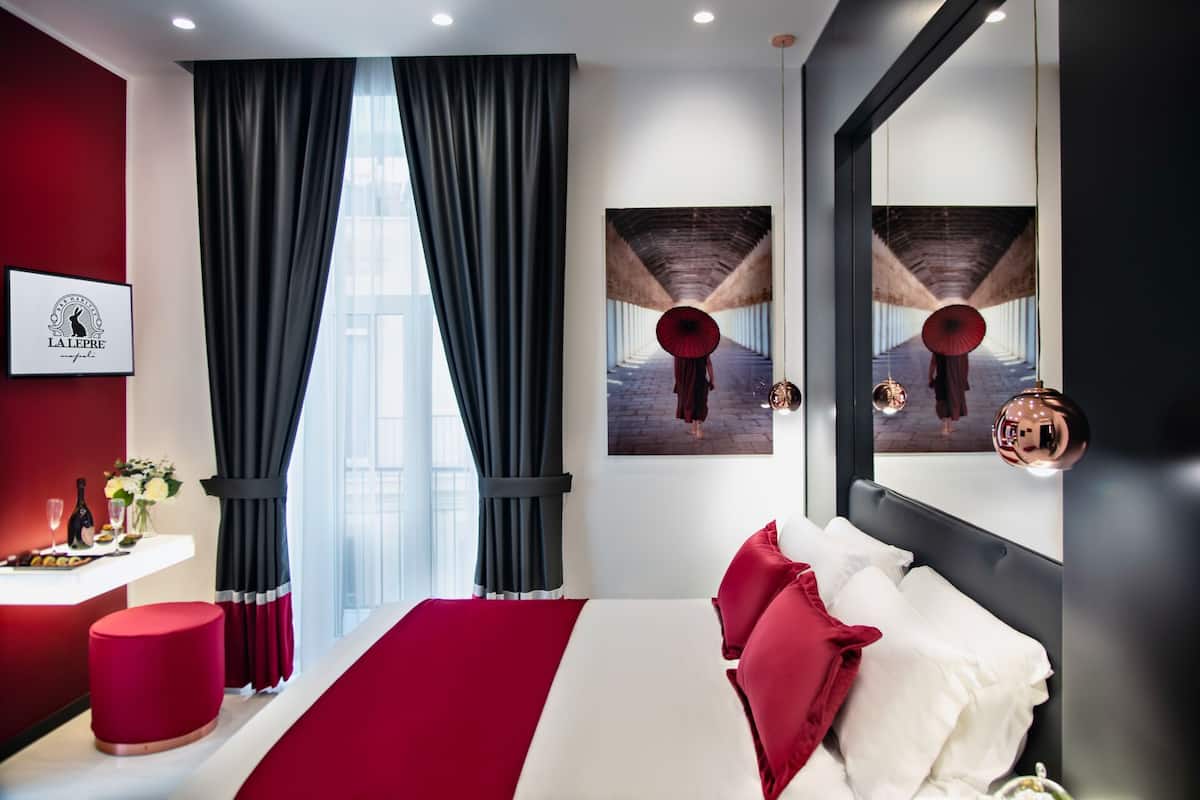 Premium Room | Minibar, in-room safe, desk, soundproofing