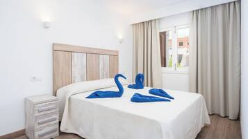 3 slaapkamers, een strijkplank/strijkijzer, gratis wifi, beddengoed