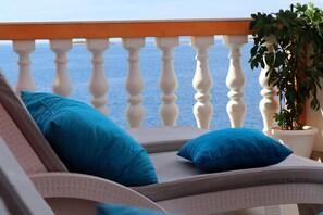 House (Three Bedroom Apartment with Terrace) | Terrace/patio