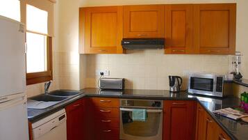 Villa, 2 Bedrooms, Private Pool | Private kitchen | Full-size fridge, microwave, oven, stovetop