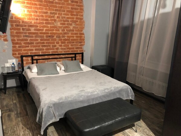 Hypo-allergenic bedding, blackout drapes, iron/ironing board, free WiFi