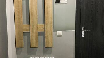 Doccia, set di cortesia gratuito, pantofole, asciugamani