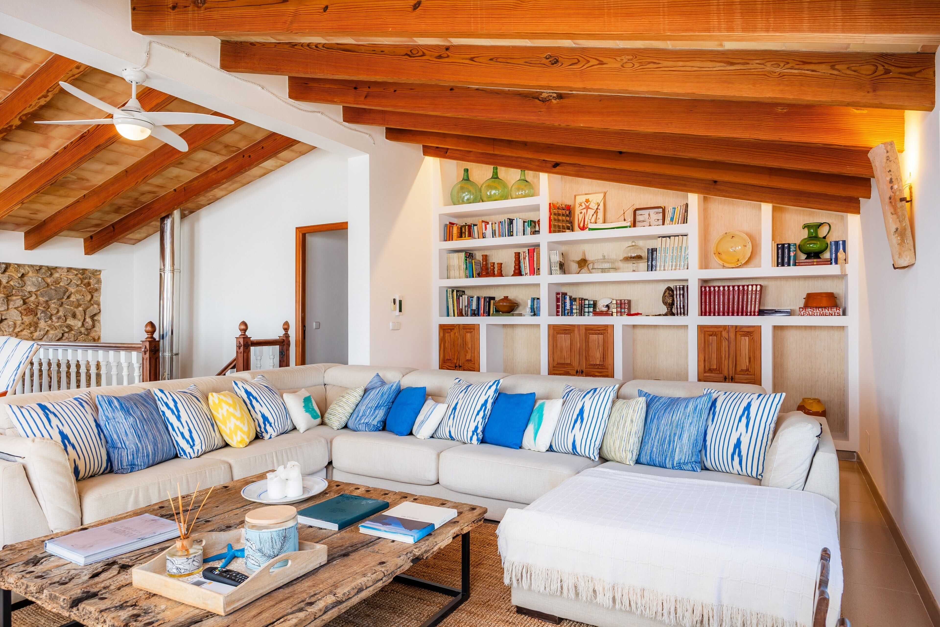 Télévision, cheminée