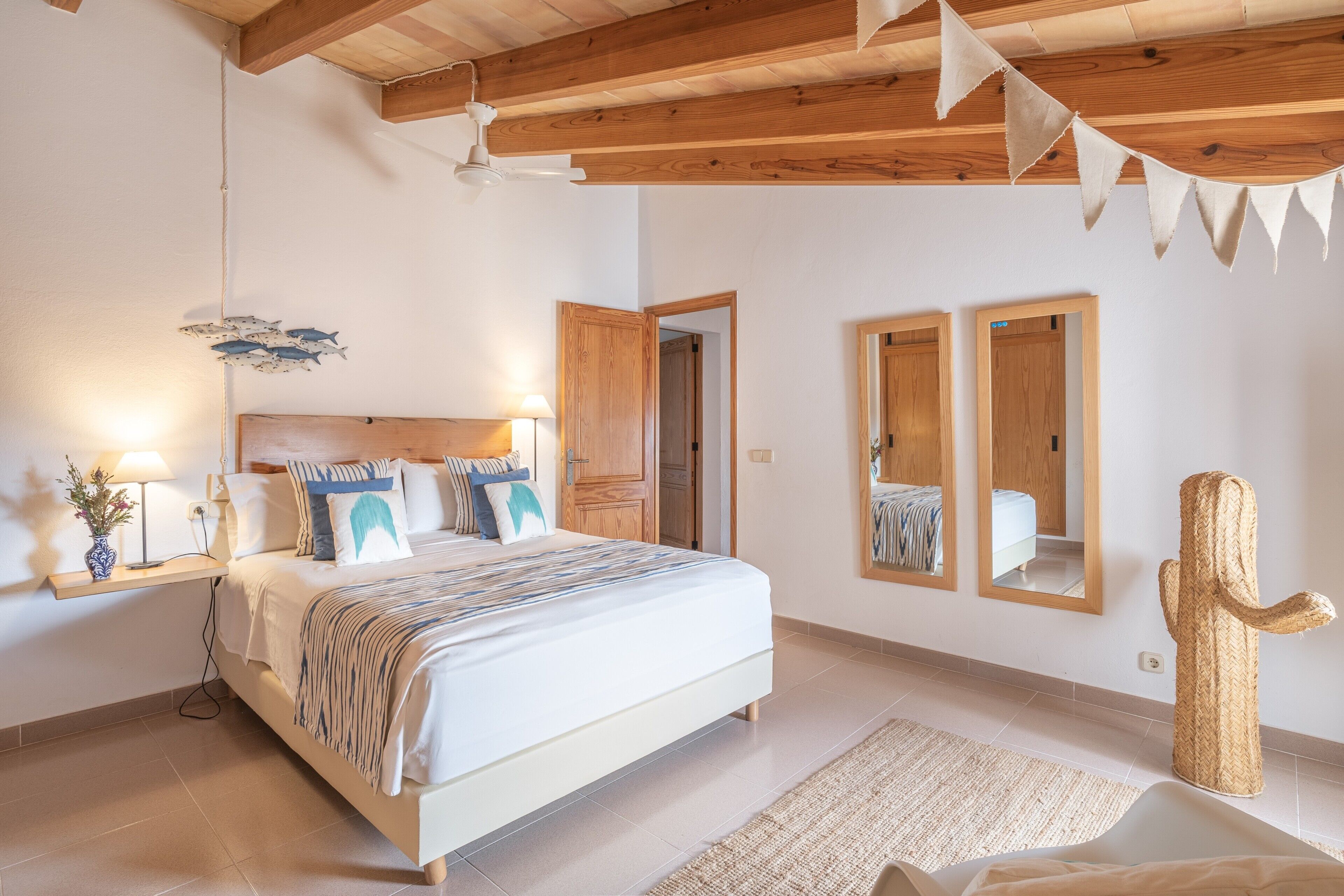 4 bedrooms, iron/ironing board, free WiFi, bed sheets