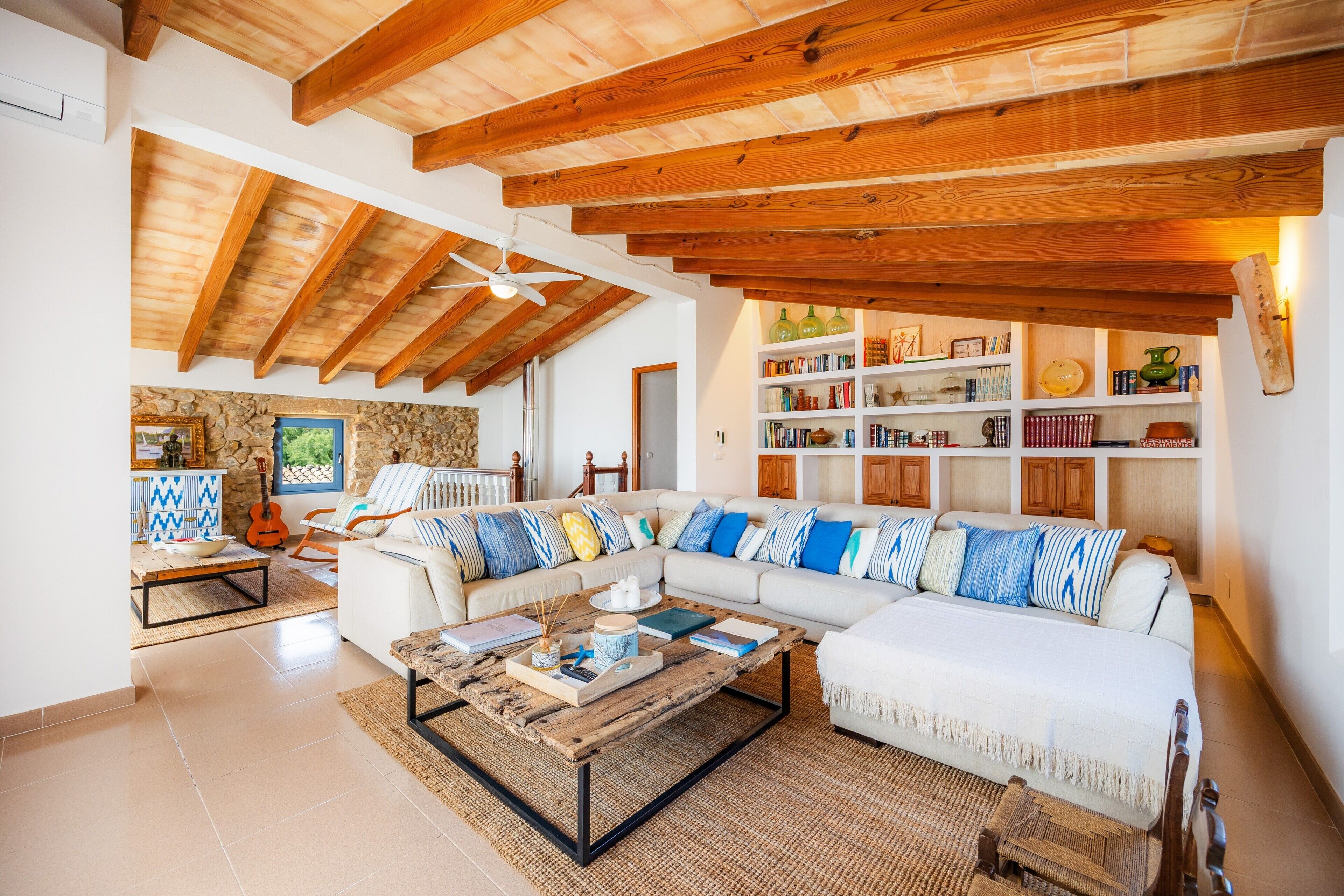 Televisión, chimenea