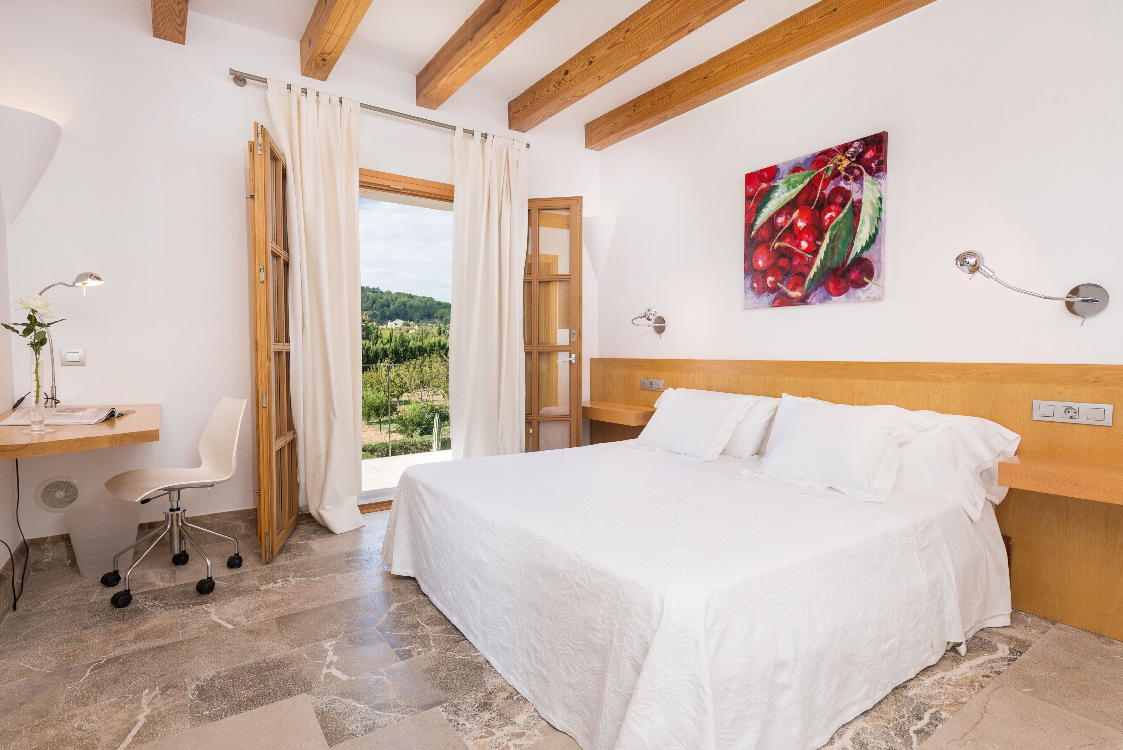 4 bedrooms, iron/ironing board, free WiFi, bed sheets