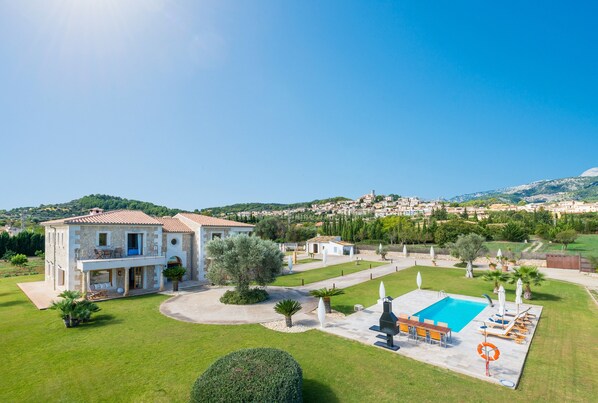 المنشأة من الخارج