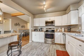 Fridge, microwave, oven, stovetop - 4BD Cheyenne Mountain House with Hot Tub and Grill (Colorado Springs)