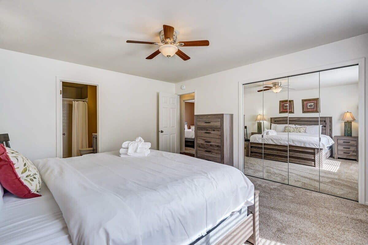 4 chambres, fer et planche à repasser, Wi-Fi, draps fournis