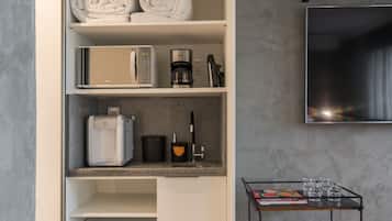 1 quarto, cofres nos quartos, escrivaninha