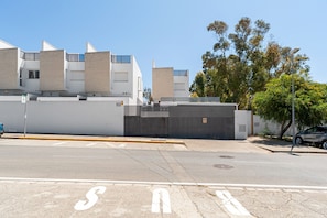 Exterior - Casa Alena - 3-Bedroom Home with Pool & Terrace in Conil de la Frontera (Conil de la Frontera)