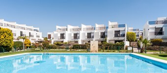 Casa Alena - 3-Bedroom Home with Pool & Terrace in Conil de la Frontera