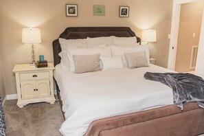 3 bedrooms, desk, iron/ironing board, travel crib - The Yellow Door Inn, Welcome to Our Porch!! Close to Charming Downtown Greer (Greer)