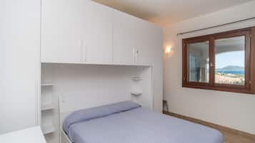 2 makuuhuonetta, silitysrauta/-lauta, ilmainen Wi-Fi, vuodevaatteet