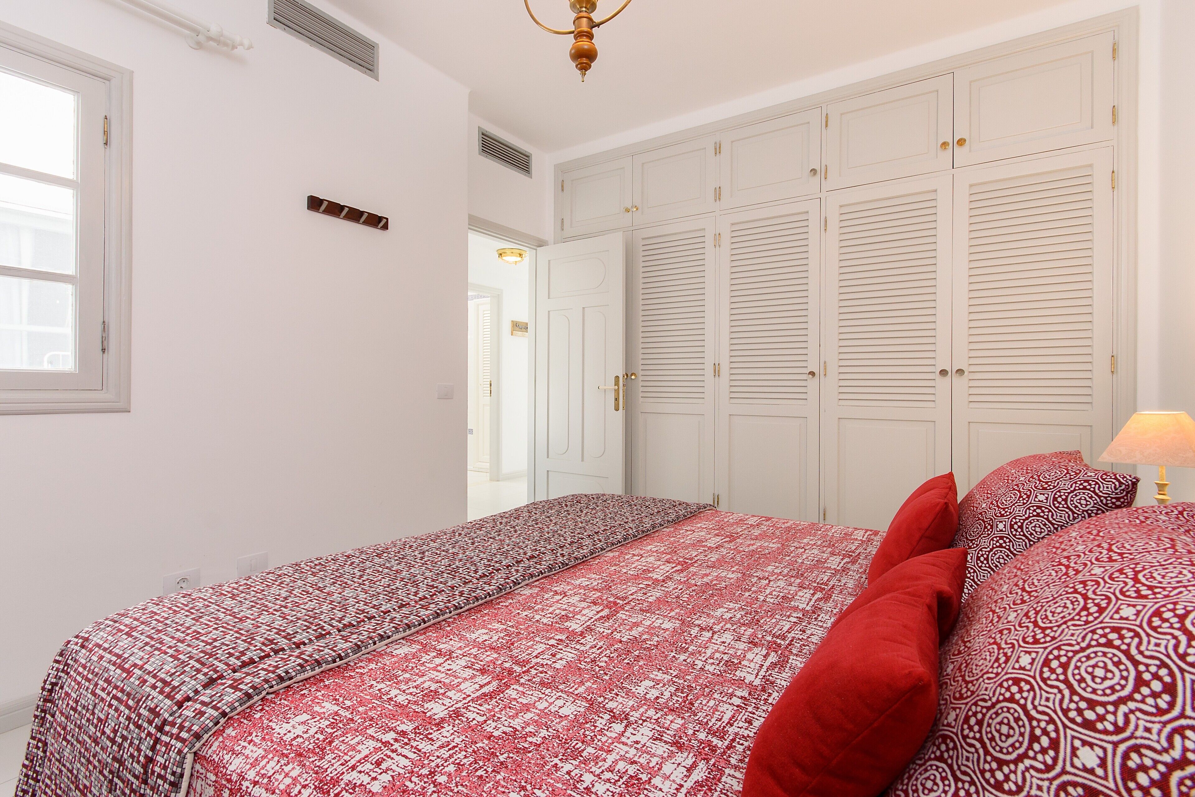 2 多间卧室、熨斗/熨衣板、免费 WiFi、床单