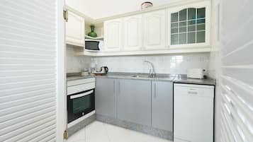 Frigorífic, microones, forn i placa de cuina