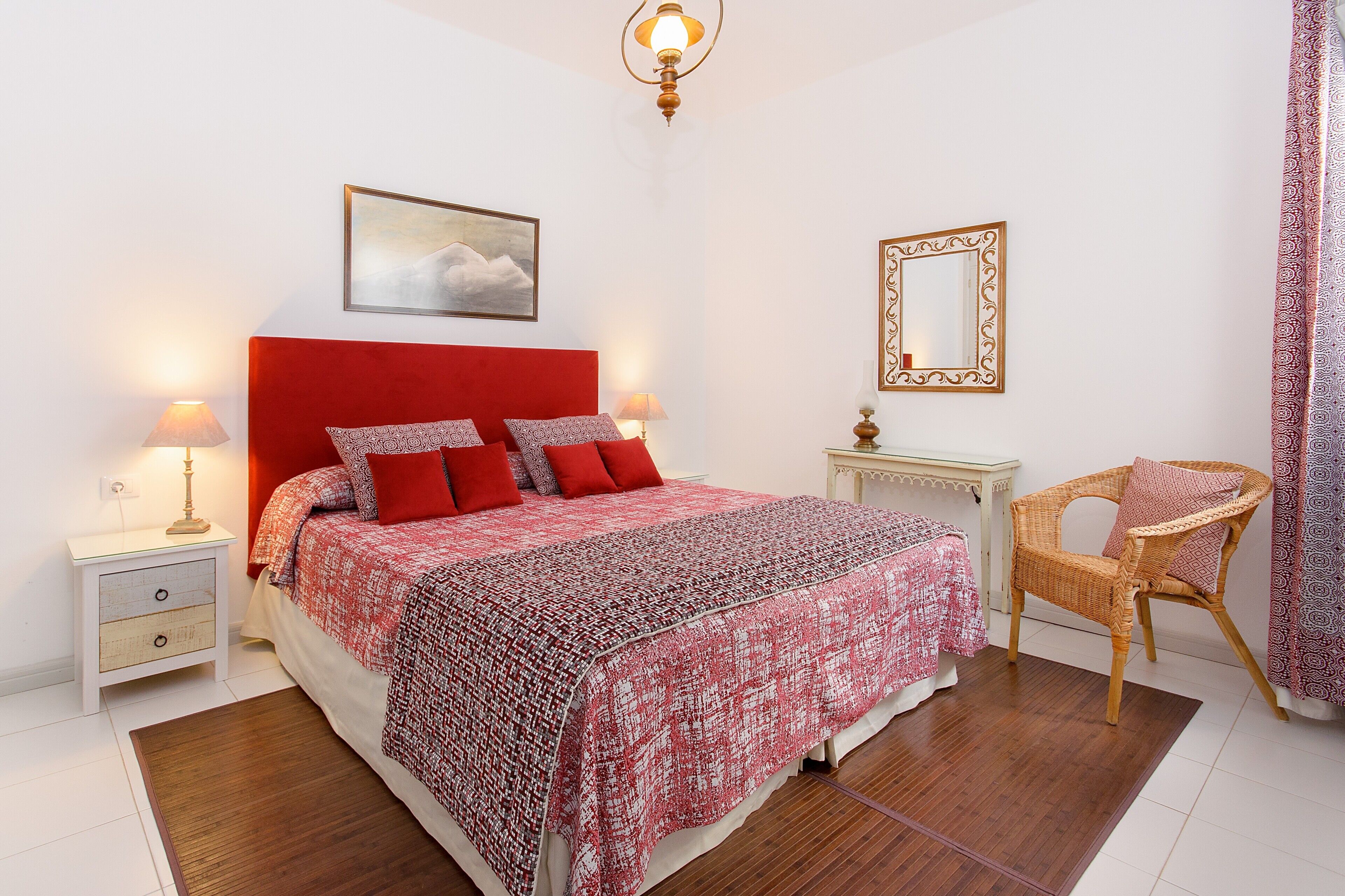 2 slaapkamers, een strijkplank/strijkijzer, gratis wifi, beddengoed