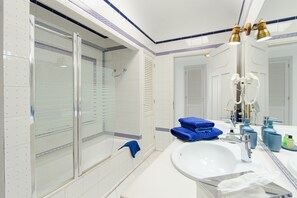 Vasca, asciugacapelli, asciugamani