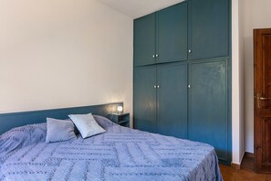 2 bedrooms, iron/ironing board, bed sheets - Three-Room Apartment in the Center with Sea View (Palau)