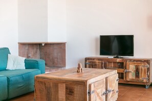 TV, fireplace - Central Apartment "N. 18" with Balcony and Sea View (Palau)