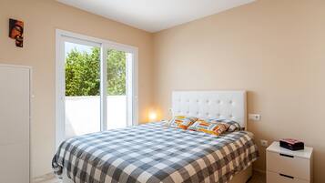3 dormitorios, tabla de planchar con plancha, wifi gratis y ropa de cama