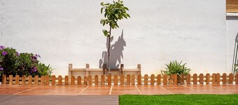 Family-Friendly Home Casa Noah Close to Beach with Pool, Terrace, Balcony & Wi-Fi