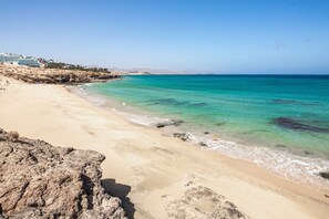 Beach nearby - Lovely Apartment Close to the Beach with Terrace, Garden & Wi-Fi (Costa Calmar, Fuerteventura)