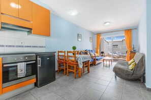 TV - Lovely Apartment Close to the Beach with Terrace, Garden & Wi-Fi (Costa Calmar, Fuerteventura)