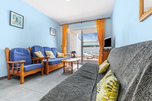 TV - Lovely Apartment Close to the Beach with Terrace, Garden & Wi-Fi (Costa Calmar, Fuerteventura)