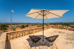 Terrace/patio - Finca 'Sa Caseta Son Morro' with Private Pool, Wi-Fi and Air Conditioning (Can Picafort)