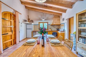 Frigorífic, microones, forn i placa de cuina 