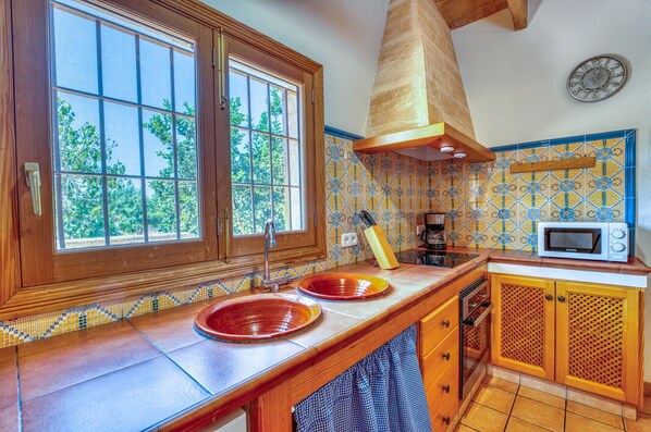 Frigorífic, microones, forn i placa de cuina 