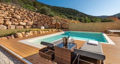 Luxurious Holiday Home with Terrace, Wi-Fi, Air Conditioning & Pool; Parking Available, Smaller Pets Allowed